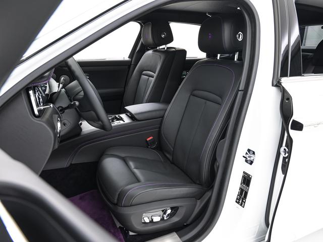 リヤ・ベンチレーションとフロント・ベンチレーション・シート、そしてマッサージ機能付きのリヤ・シートが長時間のドライブも快適にサポートします。