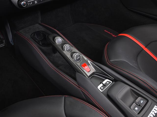 F8スパイダー F1 DCT アップルカープレイ フェラーリ認定中古車 メーカー保証付 フェラーリ・ロードサイドアシスタンス Ferrari Approved(17枚目)