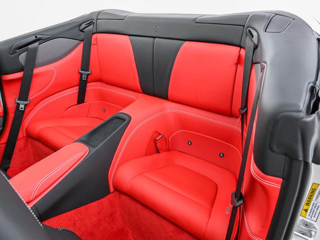 ポルトフィーノM F1 DCT 左H マグネライド 全周囲カメラ ADAS Hi-Fi カーボン製ダッシュ/センタートンネル 鍛造20AW AFSヘッドライト スポーツEX 赤キャリパー シートヒーター(4枚目)