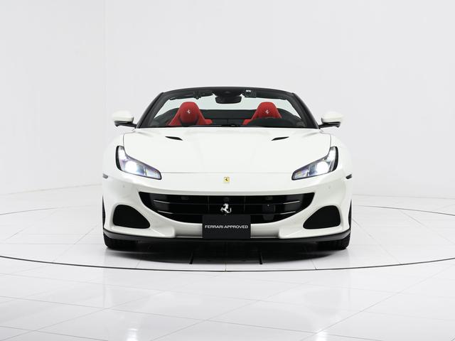 ポルトフィーノM F1 DCT 左H マグネライド 全周囲カメラ ADAS Hi-Fi カーボン製ダッシュ/センタートンネル 鍛造20AW AFSヘッドライト スポーツEX 赤キャリパー シートヒーター(5枚目)