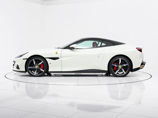 ポルトフィーノM F1 DCT 左H マグネライド 全周囲カメラ ADAS Hi-Fi カーボン製ダッシュ/センタートンネル 鍛造20AW AFSヘッドライト スポーツEX 赤キャリパー シートヒーター(8枚目)