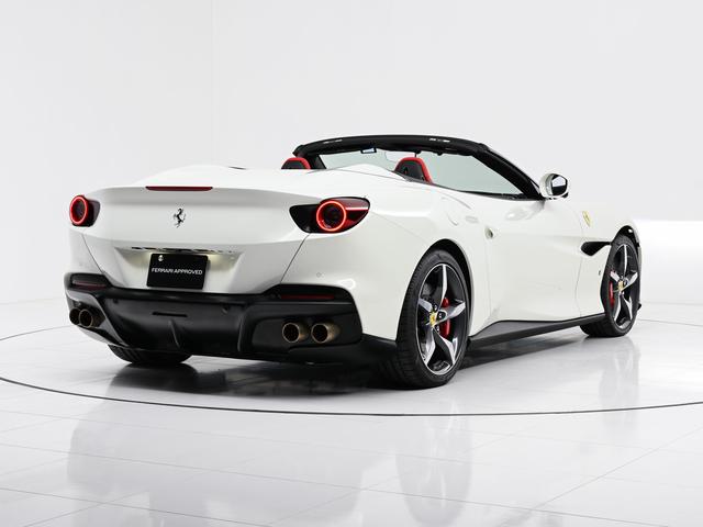 ポルトフィーノM F1 DCT 左H マグネライド 全周囲カメラ ADAS Hi-Fi カーボン製ダッシュ/センタートンネル 鍛造20AW AFSヘッドライト スポーツEX 赤キャリパー シートヒーター(10枚目)