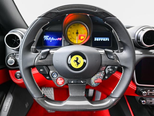 ポルトフィーノM F1 DCT 左H マグネライド 全周囲カメラ ADAS Hi-Fi カーボン製ダッシュ/センタートンネル 鍛造20AW AFSヘッドライト スポーツEX 赤キャリパー シートヒーター(12枚目)