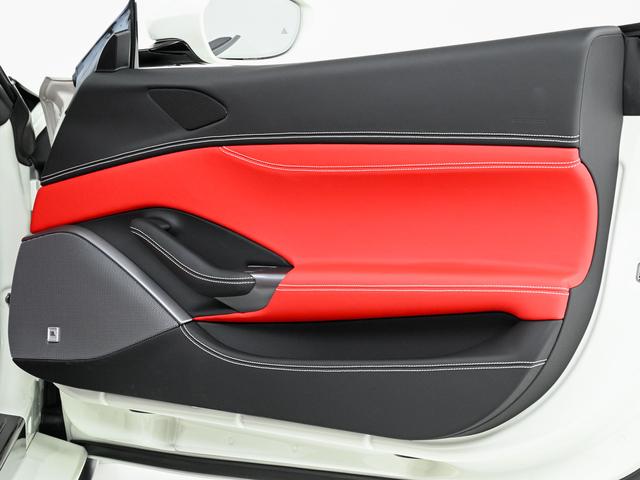 ポルトフィーノM F1 DCT 左H マグネライド 全周囲カメラ ADAS Hi-Fi カーボン製ダッシュ/センタートンネル 鍛造20AW AFSヘッドライト スポーツEX 赤キャリパー シートヒーター(16枚目)