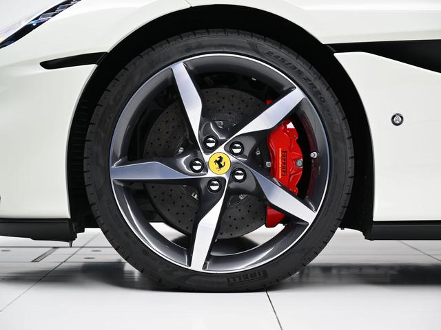 ポルトフィーノM F1 DCT 左H マグネライド 全周囲カメラ ADAS Hi-Fi カーボン製ダッシュ/センタートンネル 鍛造20AW AFSヘッドライト スポーツEX 赤キャリパー シートヒーター(19枚目)