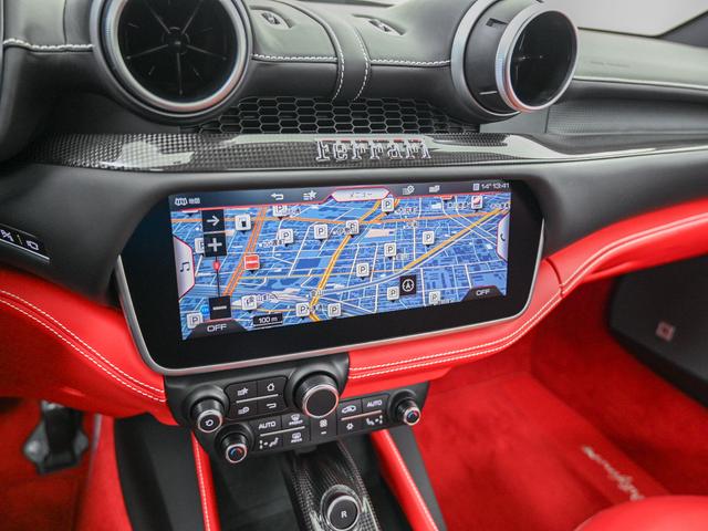 ポルトフィーノM F1 DCT 左H マグネライド 全周囲カメラ ADAS Hi-Fi カーボン製ダッシュ/センタートンネル 鍛造20AW AFSヘッドライト スポーツEX 赤キャリパー シートヒーター(22枚目)