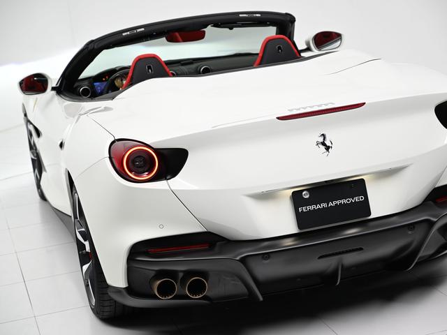 ポルトフィーノM F1 DCT 左H マグネライド 全周囲カメラ ADAS Hi-Fi カーボン製ダッシュ/センタートンネル 鍛造20AW AFSヘッドライト スポーツEX 赤キャリパー シートヒーター(28枚目)