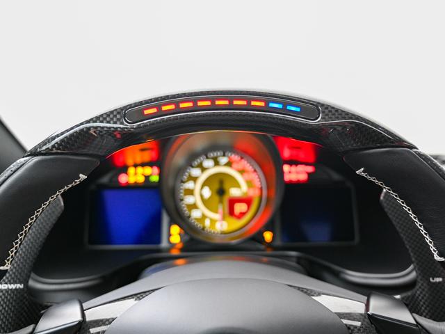 ポルトフィーノM F1 DCT 左H マグネライド 全周囲カメラ ADAS Hi-Fi カーボン製ダッシュ/センタートンネル 鍛造20AW AFSヘッドライト スポーツEX 赤キャリパー シートヒーター(30枚目)