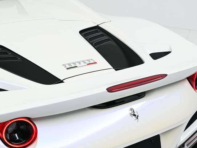 Ｆ８スパイダー Ｆ１　ＤＣＴ　左Ｈ　リフター　特注カラー　カーボン製シート　フェラーリ認定中古車　メーカー保証付　フェラーリ・ロードサイドアシスタンス　Ｆｅｒｒａｒｉ　Ａｐｐｒｏｖｅｄ（15枚目）