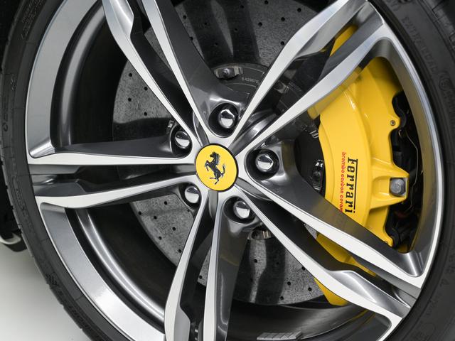 GTC4ルッソ 6.3 4WD 左ハンドル リフター パノラミックルーフ フェラーリ認定中古車 メーカー保証付 フェラーリ・ロードサイドアシスタンス Ferrari Approved(17枚目)