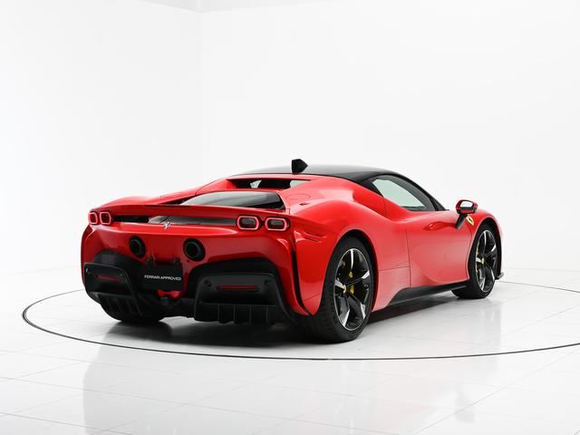 ＳＦ９０ストラダーレ Ｆ１　ＤＣＴ　Ｅ４ＷＤ　左Ｈ　リフター　ツートーンルーフ　フェラーリ認定中古車　メーカー保証付　フェラーリ・ロードサイドアシスタンス　Ｆｅｒｒａｒｉ　Ａｐｐｒｏｖｅｄ（9枚目）