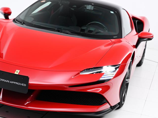 ＳＦ９０ストラダーレ Ｆ１　ＤＣＴ　Ｅ４ＷＤ　左Ｈ　リフター　ツートーンルーフ　フェラーリ認定中古車　メーカー保証付　フェラーリ・ロードサイドアシスタンス　Ｆｅｒｒａｒｉ　Ａｐｐｒｏｖｅｄ（13枚目）