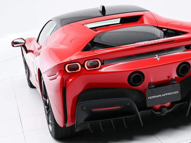 ＳＦ９０ストラダーレ Ｆ１　ＤＣＴ　Ｅ４ＷＤ　左Ｈ　リフター　ツートーンルーフ　フェラーリ認定中古車　メーカー保証付　フェラーリ・ロードサイドアシスタンス　Ｆｅｒｒａｒｉ　Ａｐｐｒｏｖｅｄ（14枚目）