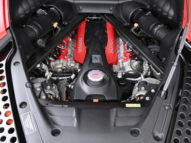 ＳＦ９０ストラダーレ Ｆ１　ＤＣＴ　Ｅ４ＷＤ　左Ｈ　リフター　ツートーンルーフ　フェラーリ認定中古車　メーカー保証付　フェラーリ・ロードサイドアシスタンス　Ｆｅｒｒａｒｉ　Ａｐｐｒｏｖｅｄ（18枚目）