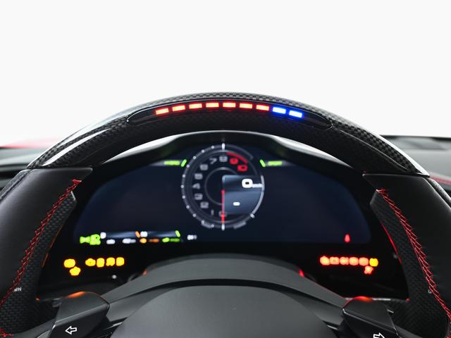 ＳＦ９０ストラダーレ Ｆ１　ＤＣＴ　Ｅ４ＷＤ　左Ｈ　リフター　ツートーンルーフ　フェラーリ認定中古車　メーカー保証付　フェラーリ・ロードサイドアシスタンス　Ｆｅｒｒａｒｉ　Ａｐｐｒｏｖｅｄ（21枚目）