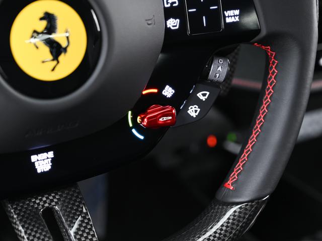 ＳＦ９０ストラダーレ Ｆ１　ＤＣＴ　Ｅ４ＷＤ　左Ｈ　リフター　ツートーンルーフ　フェラーリ認定中古車　メーカー保証付　フェラーリ・ロードサイドアシスタンス　Ｆｅｒｒａｒｉ　Ａｐｐｒｏｖｅｄ（22枚目）
