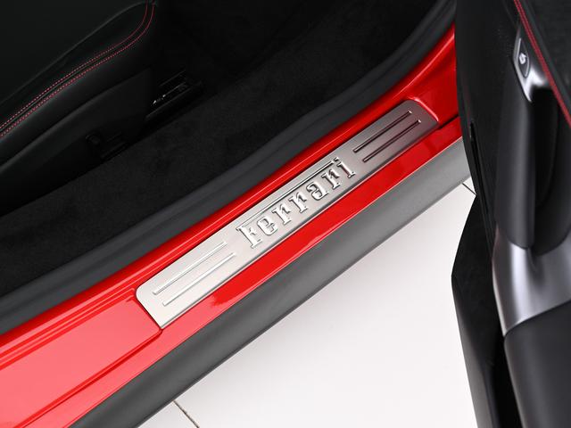 ＳＦ９０ストラダーレ Ｆ１　ＤＣＴ　Ｅ４ＷＤ　左Ｈ　リフター　ツートーンルーフ　フェラーリ認定中古車　メーカー保証付　フェラーリ・ロードサイドアシスタンス　Ｆｅｒｒａｒｉ　Ａｐｐｒｏｖｅｄ（28枚目）