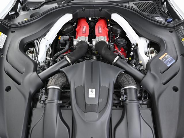 ローマ Ｆ１　ＤＣＴ　右Ｈ　カーボンＦＳＲ　フェラーリ認定中古車　メーカー保証付　フェラーリ・ロードサイドアシスタンス　Ｆｅｒｒａｒｉ　Ａｐｐｒｏｖｅｄ（4枚目）