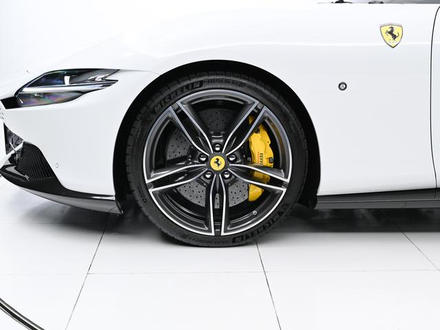 ローマ Ｆ１　ＤＣＴ　右Ｈ　カーボンＦＳＲ　フェラーリ認定中古車　メーカー保証付　フェラーリ・ロードサイドアシスタンス　Ｆｅｒｒａｒｉ　Ａｐｐｒｏｖｅｄ（17枚目）