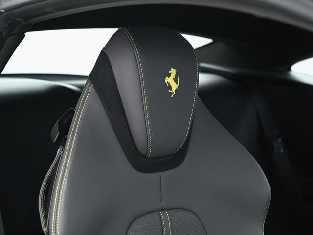 ローマ Ｆ１　ＤＣＴ　右Ｈ　カーボンＦＳＲ　フェラーリ認定中古車　メーカー保証付　フェラーリ・ロードサイドアシスタンス　Ｆｅｒｒａｒｉ　Ａｐｐｒｏｖｅｄ（19枚目）