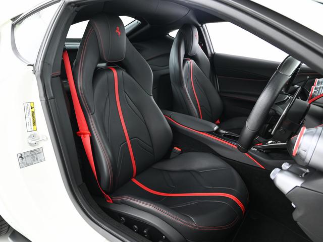 ８１２スーパーファスト Ｆ１　ＤＣＴ　右Ｈ　ＬＥＤ付きカーボン製ドライバーゾーン　フェラーリ認定中古車　メーカー保証付　フェラーリ・ロードサイドアシスタンス　Ｆｅｒｒａｒｉ　Ａｐｐｒｏｖｅｄ（3枚目）