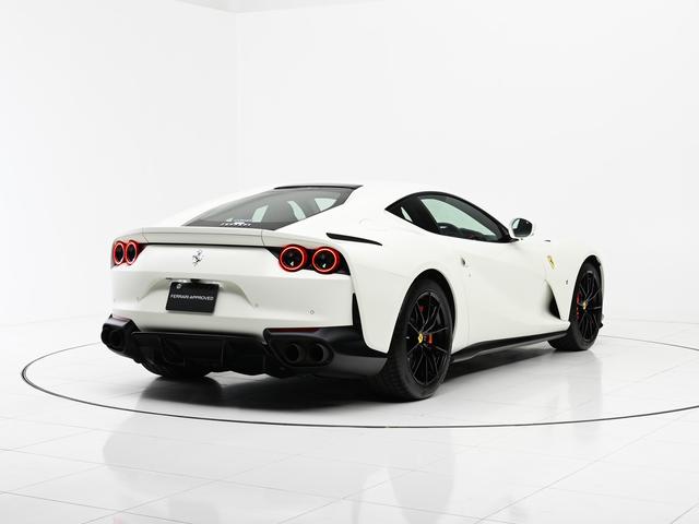 ８１２スーパーファスト Ｆ１　ＤＣＴ　右Ｈ　ＬＥＤ付きカーボン製ドライバーゾーン　フェラーリ認定中古車　メーカー保証付　フェラーリ・ロードサイドアシスタンス　Ｆｅｒｒａｒｉ　Ａｐｐｒｏｖｅｄ（9枚目）