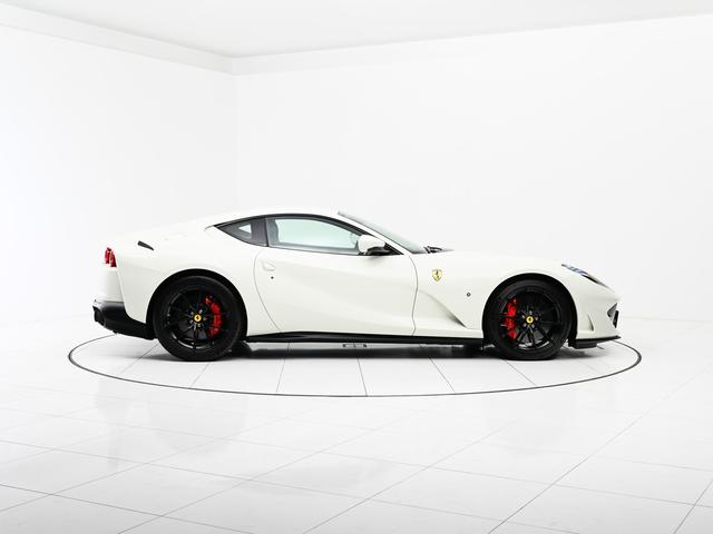 ８１２スーパーファスト Ｆ１　ＤＣＴ　右Ｈ　ＬＥＤ付きカーボン製ドライバーゾーン　フェラーリ認定中古車　メーカー保証付　フェラーリ・ロードサイドアシスタンス　Ｆｅｒｒａｒｉ　Ａｐｐｒｏｖｅｄ（11枚目）