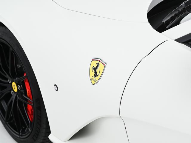 ８１２スーパーファスト Ｆ１　ＤＣＴ　右Ｈ　ＬＥＤ付きカーボン製ドライバーゾーン　フェラーリ認定中古車　メーカー保証付　フェラーリ・ロードサイドアシスタンス　Ｆｅｒｒａｒｉ　Ａｐｐｒｏｖｅｄ（15枚目）