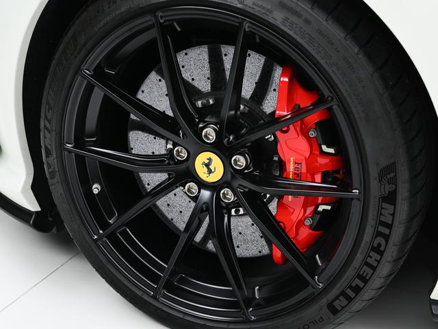 ８１２スーパーファスト Ｆ１　ＤＣＴ　右Ｈ　ＬＥＤ付きカーボン製ドライバーゾーン　フェラーリ認定中古車　メーカー保証付　フェラーリ・ロードサイドアシスタンス　Ｆｅｒｒａｒｉ　Ａｐｐｒｏｖｅｄ（17枚目）