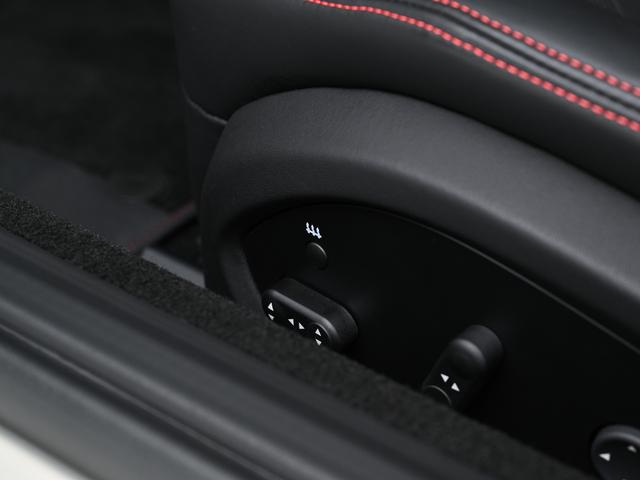 ８１２スーパーファスト Ｆ１　ＤＣＴ　右Ｈ　ＬＥＤ付きカーボン製ドライバーゾーン　フェラーリ認定中古車　メーカー保証付　フェラーリ・ロードサイドアシスタンス　Ｆｅｒｒａｒｉ　Ａｐｐｒｏｖｅｄ（19枚目）