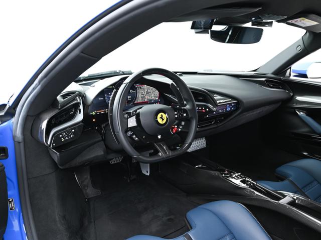 ＳＦ９０ストラダーレ アセット　フィオラノ　Ｆ１　ＤＣＴ　Ｅ４ＷＤ　左Ｈ　フェラーリ認定中古車　メーカー保証付　フェラーリ・ロードサイドアシスタンス　Ｆｅｒｒａｒｉ　Ａｐｐｒｏｖｅｄ（3枚目）