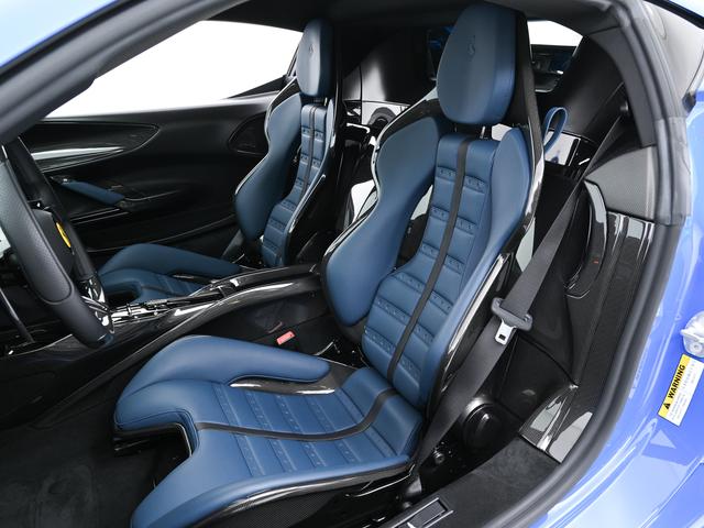 ＳＦ９０ストラダーレ アセット　フィオラノ　Ｆ１　ＤＣＴ　Ｅ４ＷＤ　左Ｈ　フェラーリ認定中古車　メーカー保証付　フェラーリ・ロードサイドアシスタンス　Ｆｅｒｒａｒｉ　Ａｐｐｒｏｖｅｄ（4枚目）