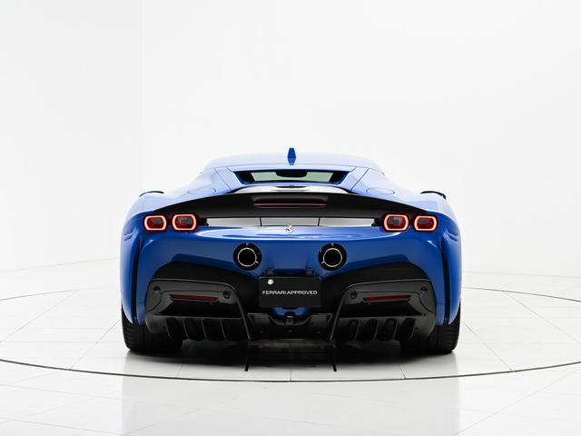 ＳＦ９０ストラダーレ アセット　フィオラノ　Ｆ１　ＤＣＴ　Ｅ４ＷＤ　左Ｈ　フェラーリ認定中古車　メーカー保証付　フェラーリ・ロードサイドアシスタンス　Ｆｅｒｒａｒｉ　Ａｐｐｒｏｖｅｄ（6枚目）