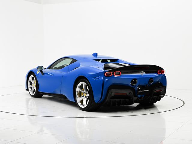 ＳＦ９０ストラダーレ アセット　フィオラノ　Ｆ１　ＤＣＴ　Ｅ４ＷＤ　左Ｈ　フェラーリ認定中古車　メーカー保証付　フェラーリ・ロードサイドアシスタンス　Ｆｅｒｒａｒｉ　Ａｐｐｒｏｖｅｄ（10枚目）