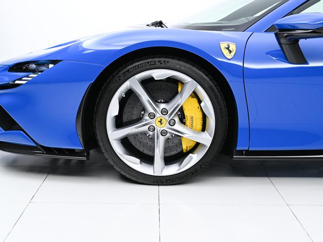ＳＦ９０ストラダーレ アセット　フィオラノ　Ｆ１　ＤＣＴ　Ｅ４ＷＤ　左Ｈ　フェラーリ認定中古車　メーカー保証付　フェラーリ・ロードサイドアシスタンス　Ｆｅｒｒａｒｉ　Ａｐｐｒｏｖｅｄ（16枚目）