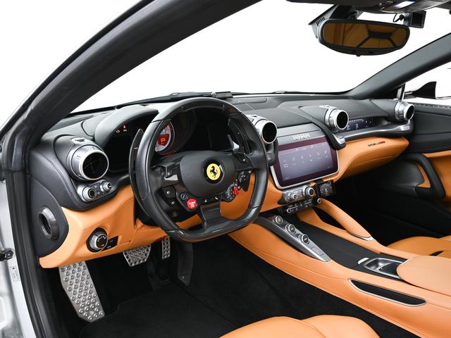 ＧＴＣ４ルッソ ６．３　４ＷＤ　左Ｈ　Ａｐｐｌｅ　Ｃａｒｐｌａｙ　フェラーリ認定中古車　メーカー保証付　フェラーリ・ロードサイドアシスタンス　Ｆｅｒｒａｒｉ　Ａｐｐｒｏｖｅｄ（2枚目）