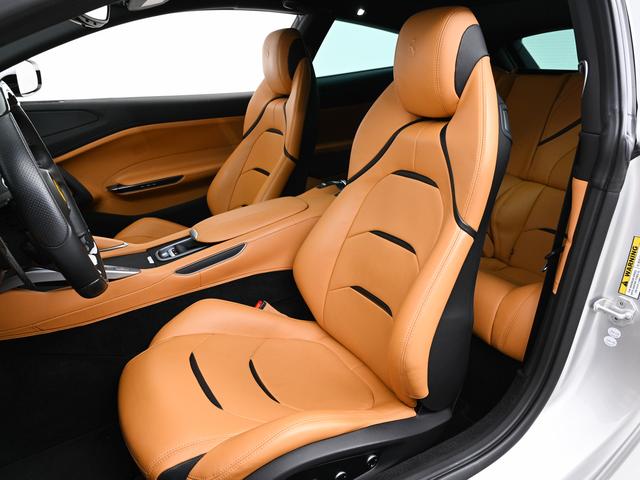 ＧＴＣ４ルッソ ６．３　４ＷＤ　左Ｈ　Ａｐｐｌｅ　Ｃａｒｐｌａｙ　フェラーリ認定中古車　メーカー保証付　フェラーリ・ロードサイドアシスタンス　Ｆｅｒｒａｒｉ　Ａｐｐｒｏｖｅｄ（3枚目）