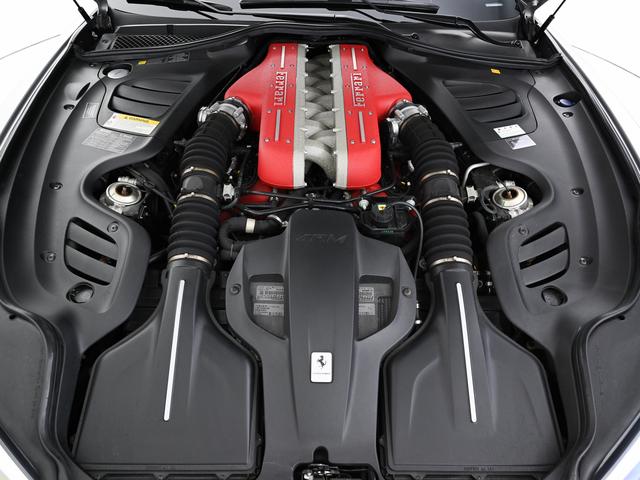 ＧＴＣ４ルッソ ６．３　４ＷＤ　左Ｈ　Ａｐｐｌｅ　Ｃａｒｐｌａｙ　フェラーリ認定中古車　メーカー保証付　フェラーリ・ロードサイドアシスタンス　Ｆｅｒｒａｒｉ　Ａｐｐｒｏｖｅｄ（4枚目）