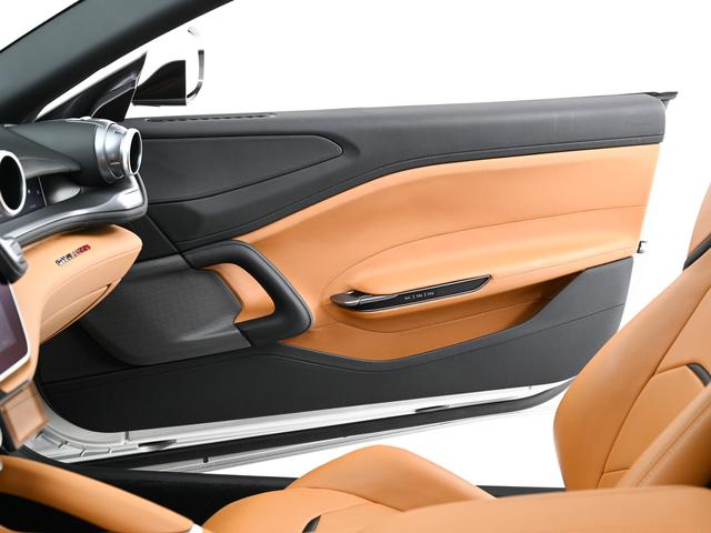 ＧＴＣ４ルッソ ６．３　４ＷＤ　左Ｈ　Ａｐｐｌｅ　Ｃａｒｐｌａｙ　フェラーリ認定中古車　メーカー保証付　フェラーリ・ロードサイドアシスタンス　Ｆｅｒｒａｒｉ　Ａｐｐｒｏｖｅｄ（27枚目）