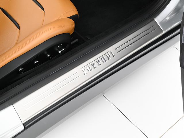 ＧＴＣ４ルッソ ６．３　４ＷＤ　左Ｈ　Ａｐｐｌｅ　Ｃａｒｐｌａｙ　フェラーリ認定中古車　メーカー保証付　フェラーリ・ロードサイドアシスタンス　Ｆｅｒｒａｒｉ　Ａｐｐｒｏｖｅｄ（28枚目）