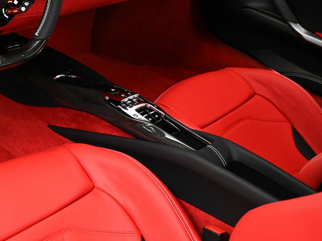 296GTB F1 DCT 左H リフター Apple Carplay フェラーリ認定中古車 正規ディーラー車 メーカー保証付 フェラーリ・ロードサイドアシスタンス Ferrari Approved(28枚目)