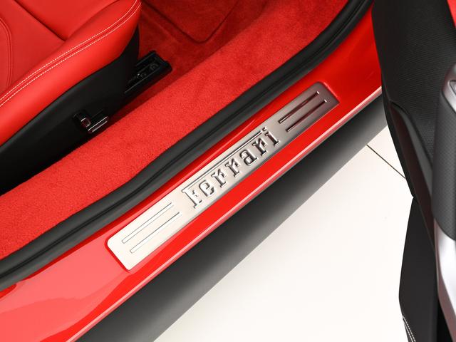 296GTB F1 DCT 左H リフター Apple Carplay フェラーリ認定中古車 正規ディーラー車 メーカー保証付 フェラーリ・ロードサイドアシスタンス Ferrari Approved(32枚目)