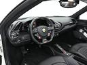 こちらは左ハンドルのお車でございます。内装色はNeroを選択しております。