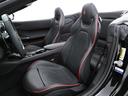 レザーシートにはRossoカラーのステッチが施され、スポーティな仕上がりでございます。