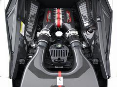 縦置きミッドシップ搭載されるＶ８　４．５Ｌエンジンはカタログ値で４５８イタリアの５７０ＰＳから３５ＰＳ増え６０５ＰＳとなっております。 3