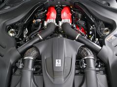 Ｖ８ツインターボエンジンを搭載。ターボならではのパワーを楽しめる反面、扱いやすさもあるエンジンです。 3