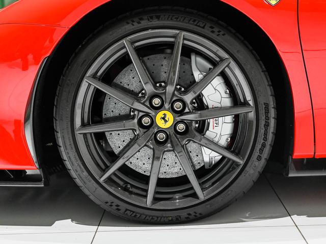 ＳＦ９０ストラダーレ ベースグレード　Ａｓｓｅｔｔｏ　Ｆｉｏｒａｎｏ　デイトナカーボンファイバーレーシングシート（Ｍ）　カーボンファイバーパーツ　ツー・トーン・ストライプ（ＧｉａｌｌｏＭｏｄｅｎａ）（4枚目）