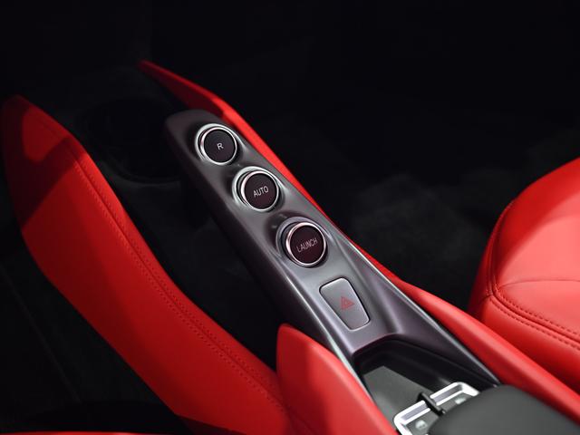 Ｆ８トリブート 　フェラーリ認定中古車　メーカー保証付　フェラーリ・ロードサイドアシスタンス　Ｆｅｒｒａｒｉ　Ａｐｐｒｏｖｅｄ（4枚目）