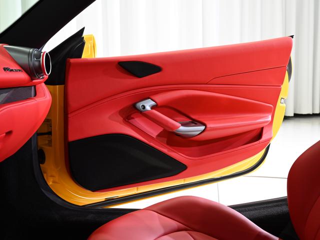Ｆ８トリブート 　フェラーリ認定中古車　メーカー保証付　フェラーリ・ロードサイドアシスタンス　Ｆｅｒｒａｒｉ　Ａｐｐｒｏｖｅｄ（12枚目）