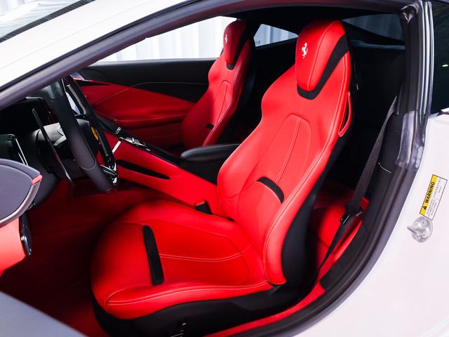 ローマ フェラーリ認定中古車 メーカー保証付 フェラーリ・ロードサイドアシスタンス Ferrari Approved Bianco Cervino マグネライドショックアブソーバーシステム(3枚目)